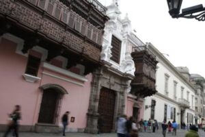 Le ministère des Affaires étrangères publie un numéro de téléphone d&rsquo;urgence pour la communauté péruvienne au Venezuela