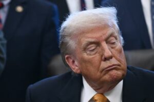 Maduro part, Trump entre