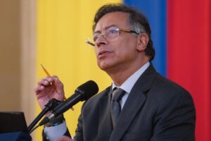 Le président Petro admet avoir utilisé des ressources publiques pour payer des avocats et rayer la liste Clinton