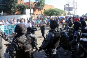 Les syndicats et la police s&rsquo;affrontent en Bolivie pour la fin des subventions aux carburants