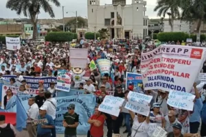 Les travailleurs du pétrole poursuivent leur grève contre la « privatisation » de Petroperú
