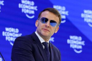 Macron rejette à Davos la « loi du plus fort » imposée par Washington