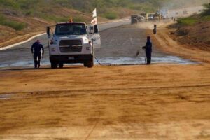Plus de 13 000 tonnes d&rsquo;asphalte sur un nouveau tronçon de l&rsquo;autoroute de l&rsquo;Oriente