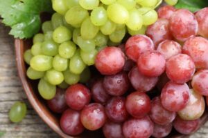 Pourquoi les 12 raisins sont-ils consommés le 31 décembre ? la nourriture incontournable sur la table colombienne