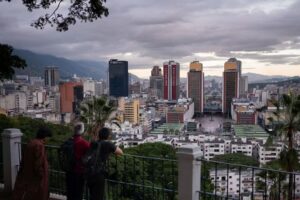 « Toutes les banques envoient du monde » : les investisseurs se précipitent au Venezuela après la capture de Maduro