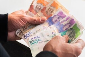 Voici comment son augmentation controversée impacte le coût de la vie en Colombie