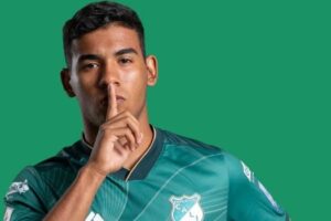 six mois au club sans débuts officiels