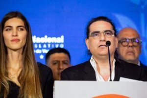 Le gouvernement intérimaire du Venezuela destitue l&rsquo;épouse de la figure de proue présumée de Maduro