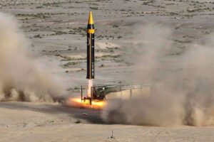L&rsquo;Iran sort son missile balistique le plus avancé face aux menaces