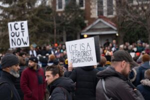 Le Congrès américain bloque les fonds pour l&rsquo;ICE en raison des tensions liées à l&rsquo;immigration