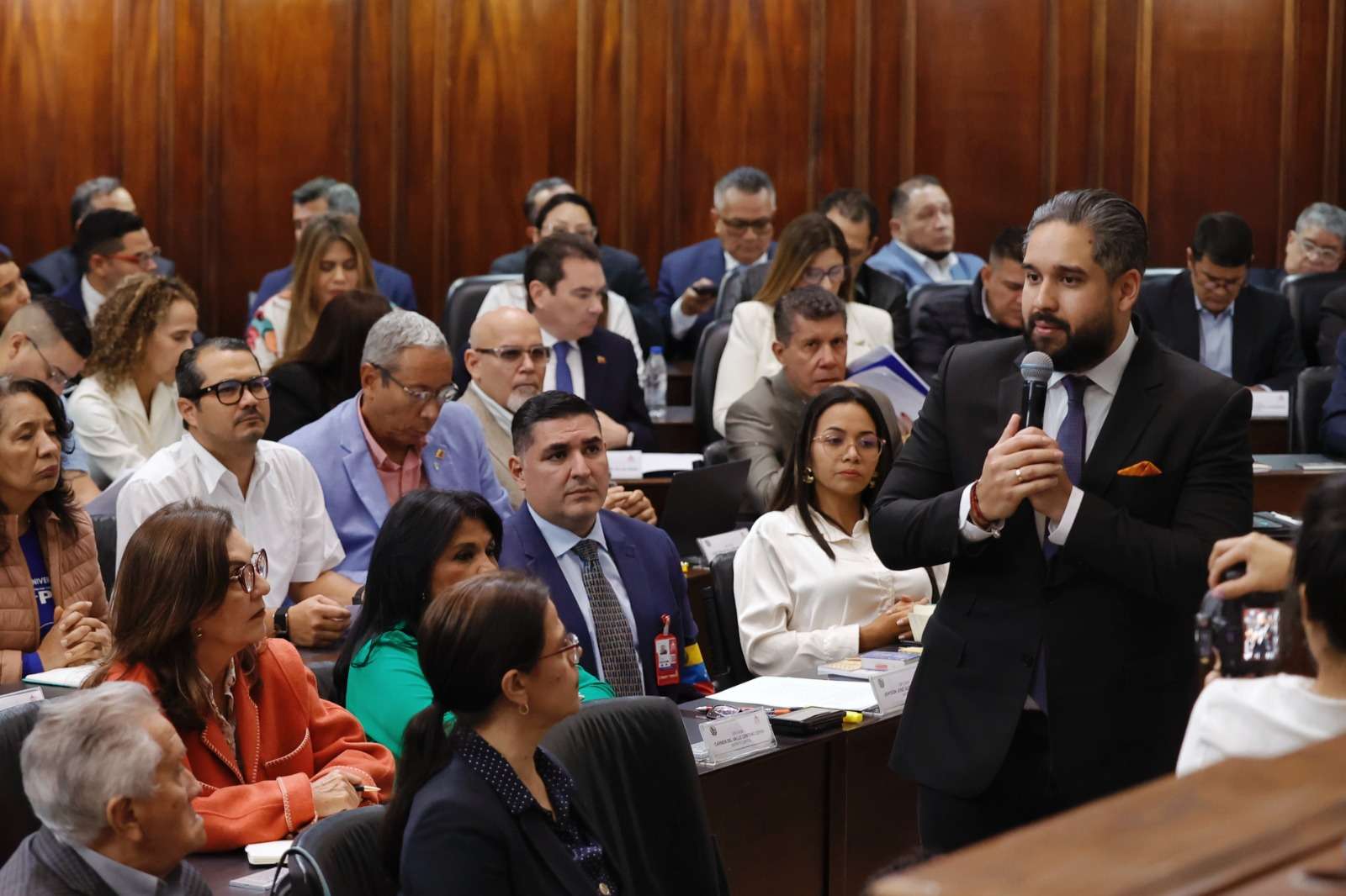 Maduro Guerra: nous devons garantir que la politique se fasse sans violence
