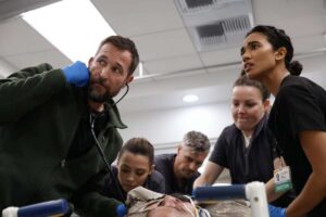 « The Pitt 2 » : Encore une journée explosive aux urgences