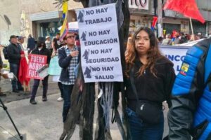 La police réprime la mobilisation contre les réformes du travail du président Noboa