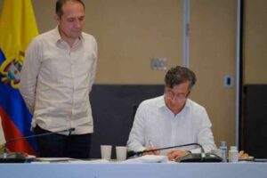 Petro a signé une demande de convocation d&rsquo;une Assemblée constituante
