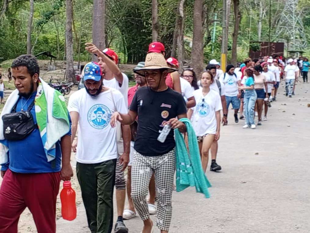 Des touristes internationaux visitent Guarenas pendant la Semaine Sainte