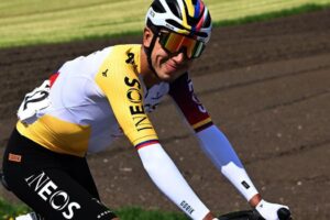 Egan Bernal est revenu sur le « petit cheval d&rsquo;acier » lors du Tour des Alpes : voici comment ça s&rsquo;est passé