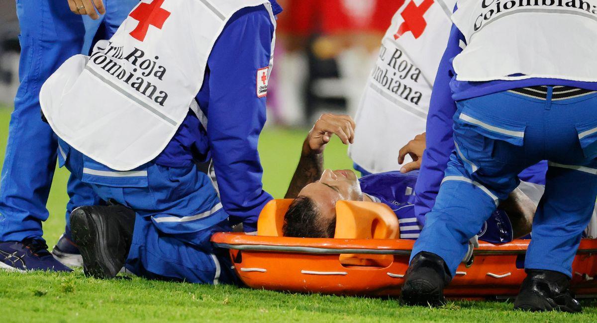 Rodrigo Contreras sufrió un duro golpe en la cabeza tras el choque con uno de sus compañeros. Foto: EFE