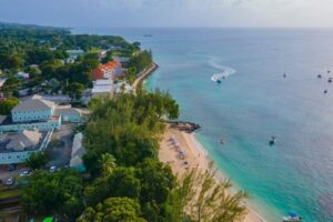 Une île des Caraïbes reconnue pour ses taux de sécurité élevés : où se trouve-t-elle ?