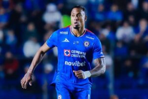 Appelé dans l&rsquo;équipe nationale colombienne par Néstor Lorenzo, il a été impliqué dans une dispute avec des supporters au Mexique