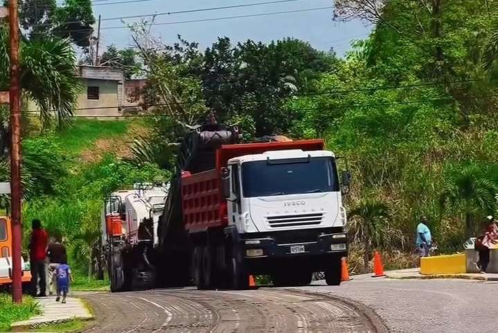Début du projet de pavage d'asphalte dans la paroisse Curiepe de la municipalité de Brión