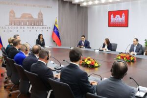 Delcy insiste pour que Trump lève les sanctions pour stimuler les investissements au Venezuela