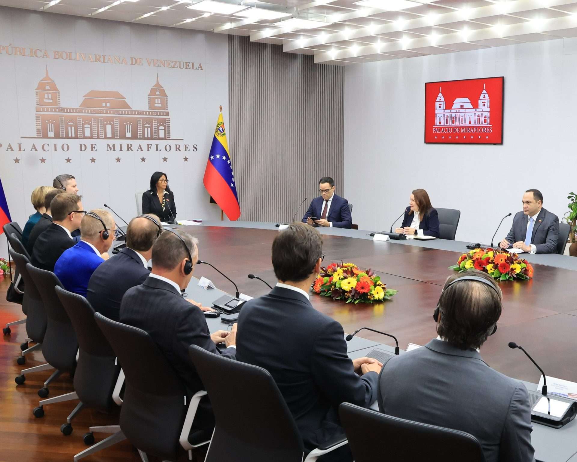 Delcy insiste pour que Trump lève les sanctions pour stimuler les investissements au Venezuela