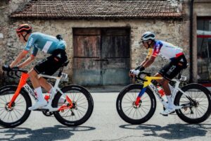 Egan Bernal n&rsquo;a pas pu se rendre à Fermo et s&rsquo;est retrouvé « pendu » lors de l&rsquo;étape 8