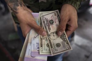 La monnaie vénézuélienne perd près de la moitié de sa valeur par rapport au dollar jusqu&rsquo;à présent en 2026