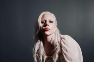 Lady Gaga clôturera son ère « Mayhem » avec un projet audiovisuel