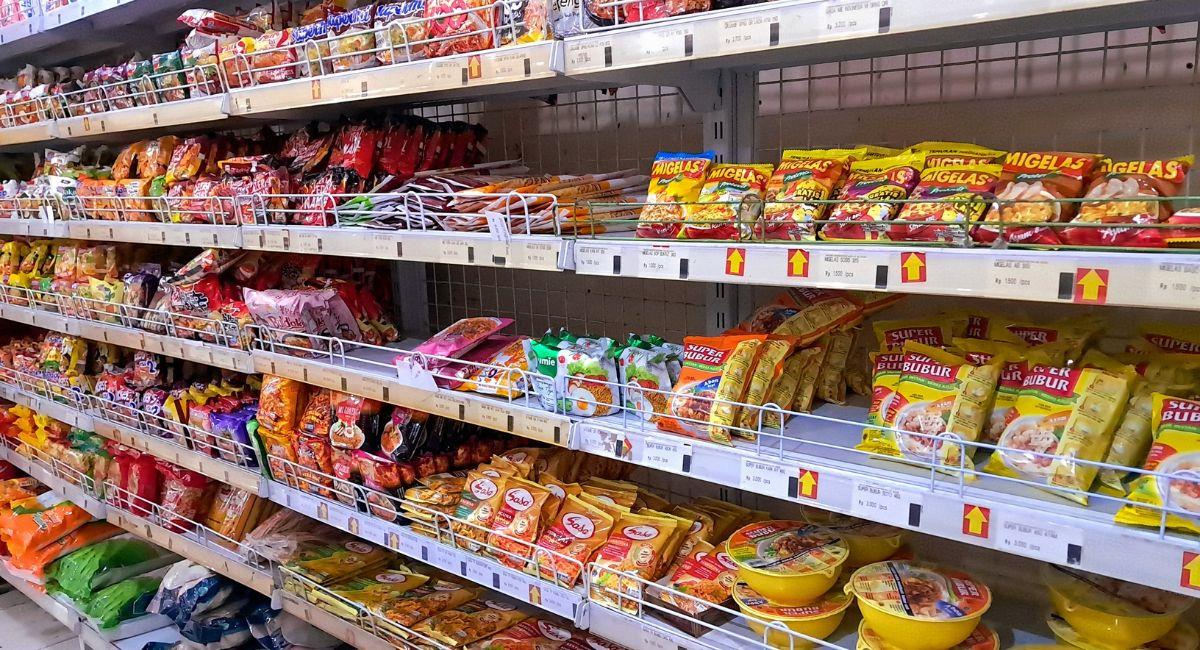 El Ministerio de Salud comparte borrador de resolución para añadir nuevo sello de advertencia a alimentos ultraprocesados. Foto: Shutterstock Leona Octavii