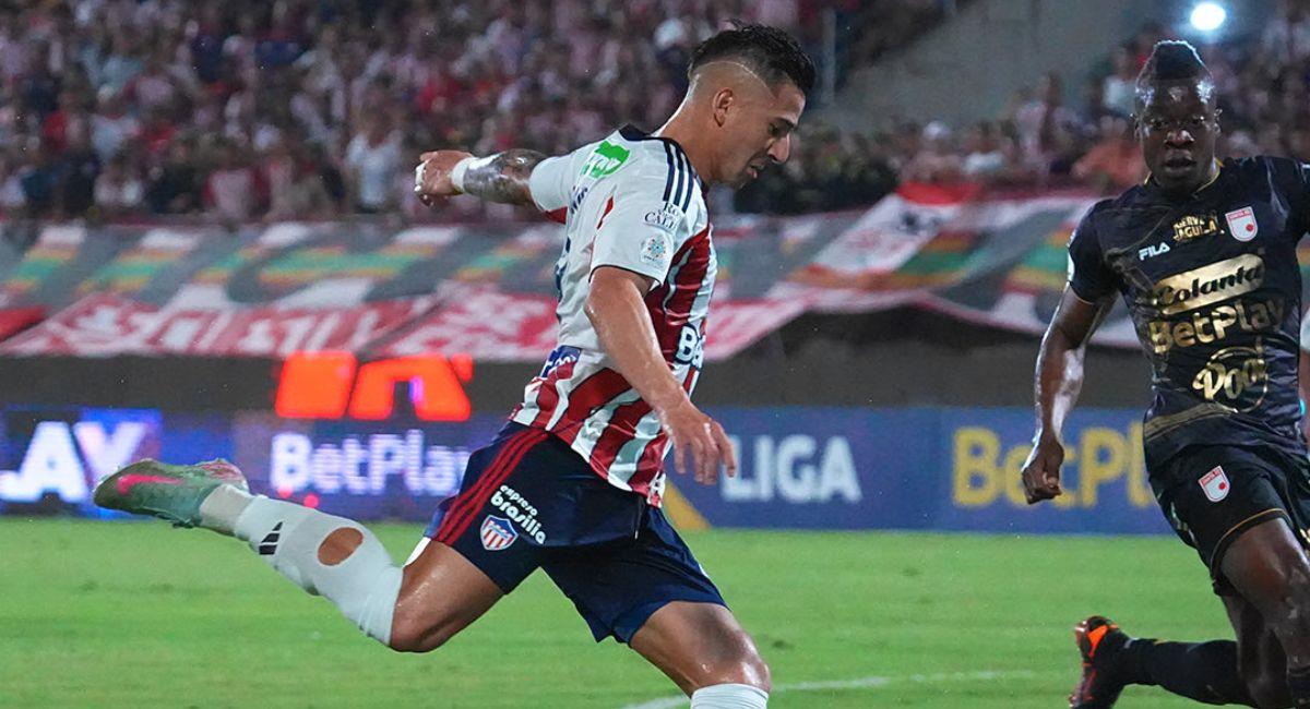 Guillermo Paiva no pudo romper la sequía de gol y salió para ceder su cobro a Muriel. Foto: Twitter @JuniorClubSA