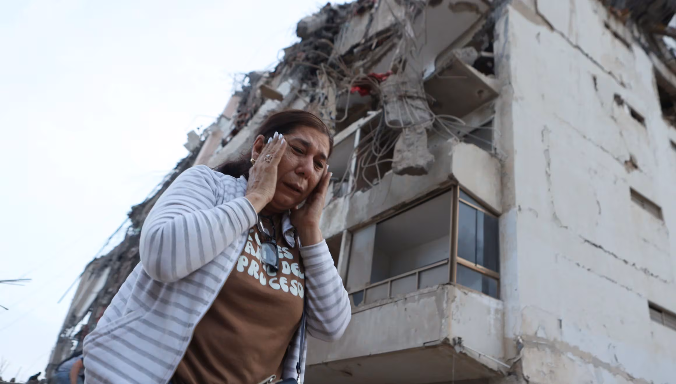 Bâtiment effondré après un tremblement de terre à Caracas, au Venezuela, le mercredi 24 juin 2026. (AP Photo/Adrian Naranjo)