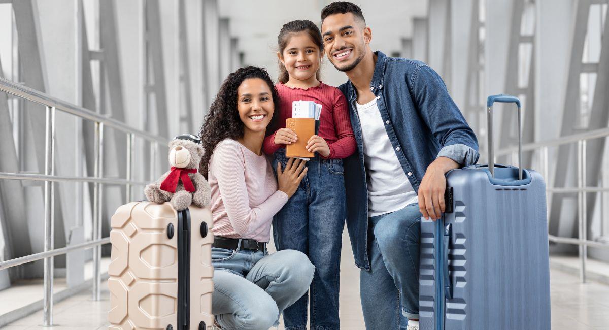 Fechas clave para encontrar vuelos económicos en las próximas vacaciones. Foto: Shutterstock Prostock-studio