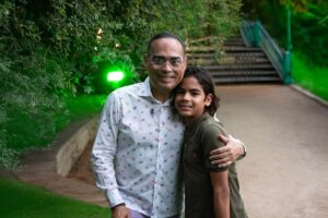 Gilberto Santa Rosa lance « un trésor familial » avec son petit-fils