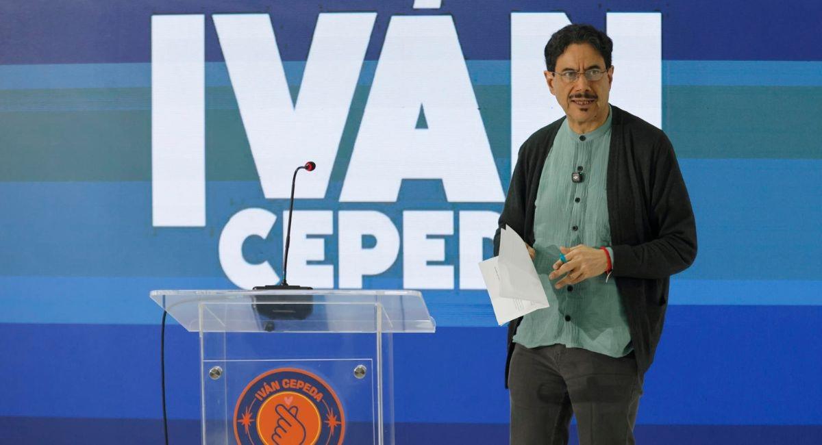 Movimiento de Cepeda que podría alargar la definición oficial de las elecciones. Foto: EFE Carlos Ortega
