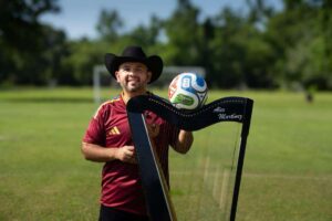 La harpe vénézuélienne entrera dans l&rsquo;histoire de la Coupe du Monde de la FIFA 2026 grâce à Alex Martínez