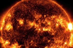 Le Soleil émet une forte éruption solaire