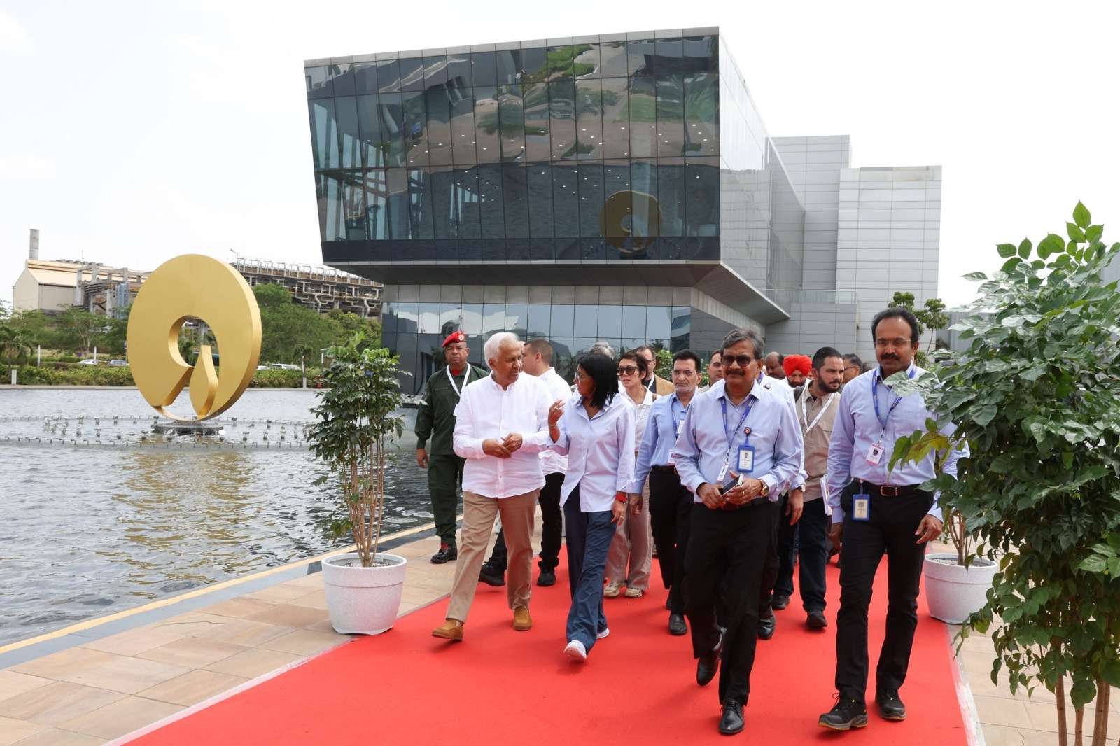 Le Venezuela renforce son programme énergétique avec une visite à la raffinerie de Jamnagar
