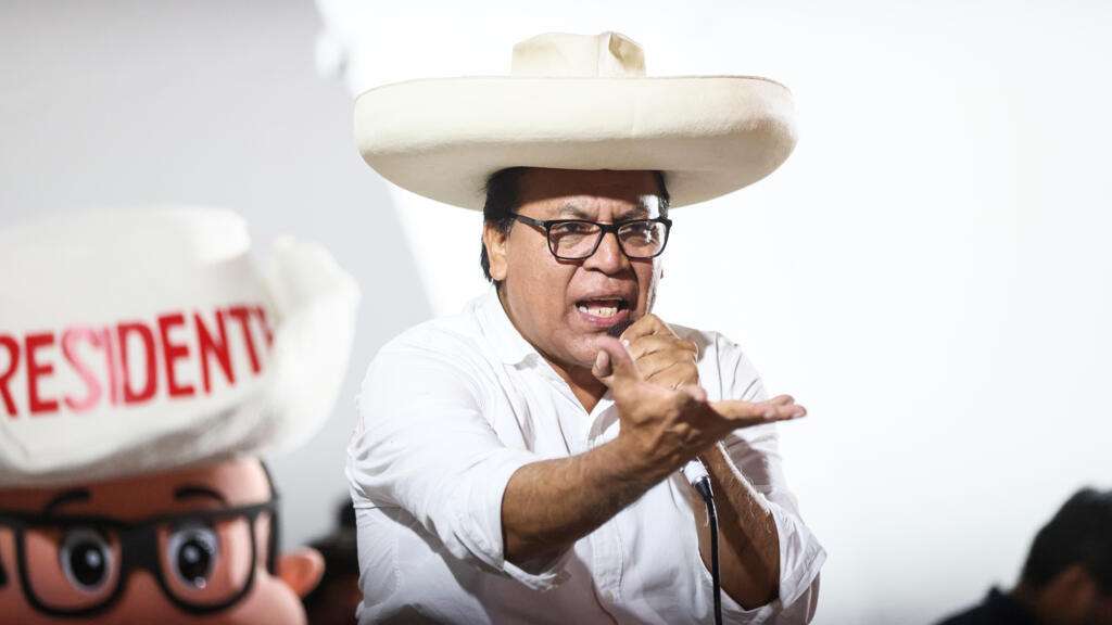 Le candidat de gauche du Pérou promet de rétablir les relations avec le Mexique et la Colombie