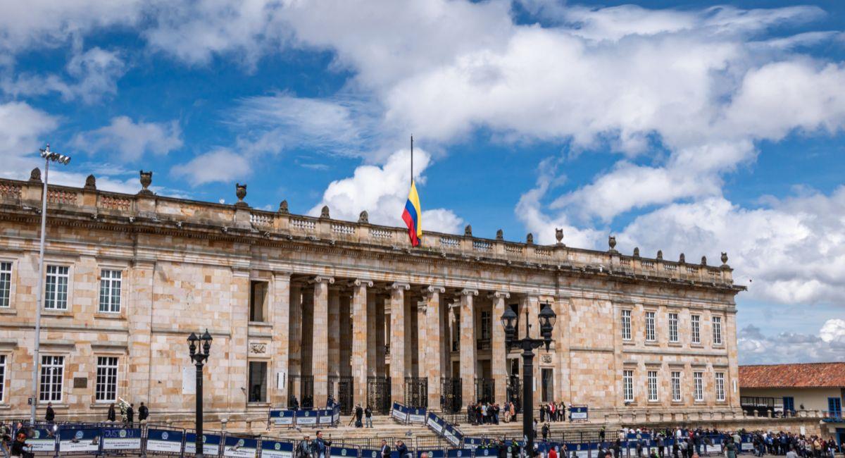 La segunda vuelta de elecciones presidenciales deja a Colombia como un país dividido frente a analistas. Foto: Shutterstock Giongi