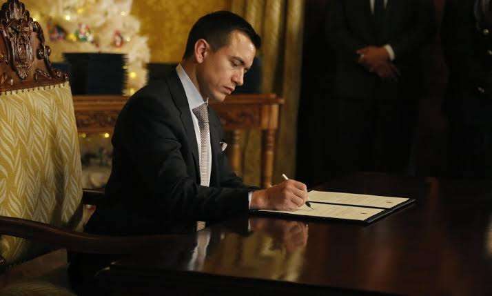 Le président Noboa procède à la réduction du gouvernement et ordonne la fusion des ministères