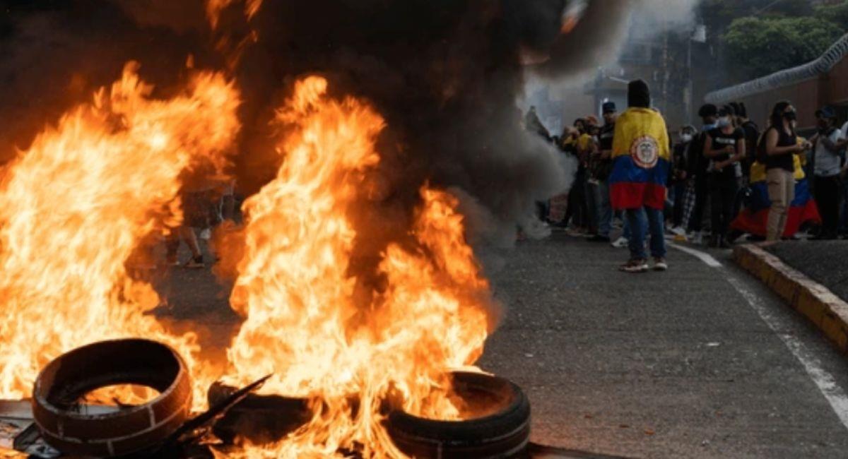Caos en Bogotá y Cali después de las elecciones: manifestantes rechazan resultado presidencial. Foto: Shutterstock