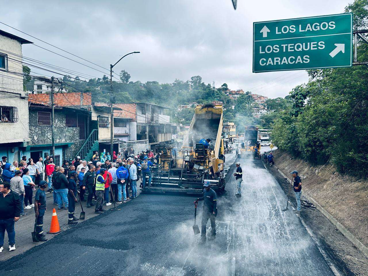 Travaux d'asphalte inspectés au kilomètre 27 de l'autoroute panaméricaine