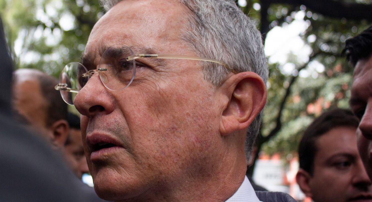 Uribe cuestionó la decisión de la Fiscalía de mantener su indagatoria. Foto: Shutterstock