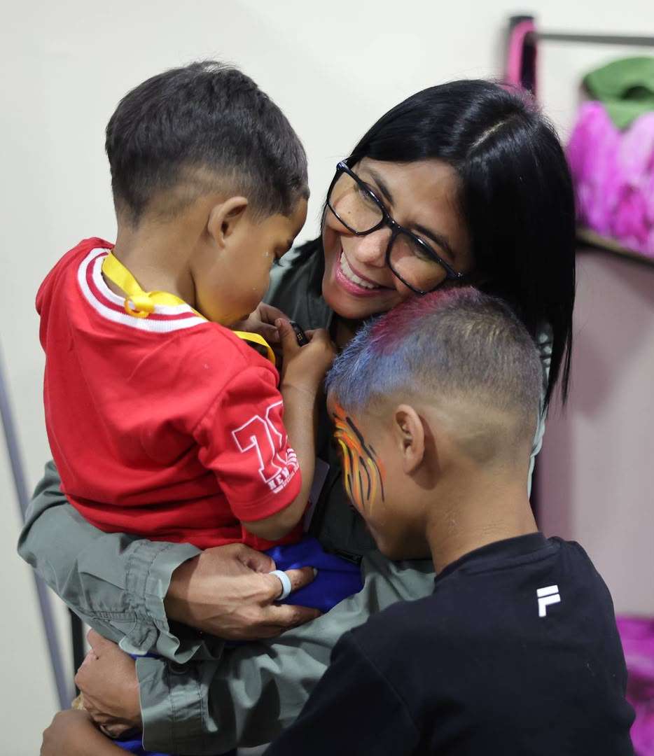 Delcy Rodríguez félicite les enfants pour leur journée : "En eux se trouve la certitude de notre meilleur avenir"