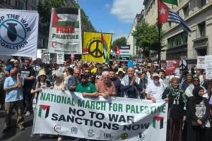 Des milliers de personnes défilent à Londres pour exiger que le nouveau gouvernement impose un embargo sur les armes à Israël