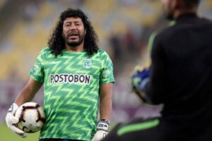« Ils m&rsquo;ont déclaré ami de Pablo Escobar » : le récit cru de René Higuita sur le drame survenu chez lui