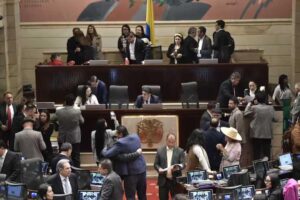Le Conseil d&rsquo;État rétablit une prime de 18 millions de dollars pour les membres du Congrès et rouvre le débat sur ses avantages