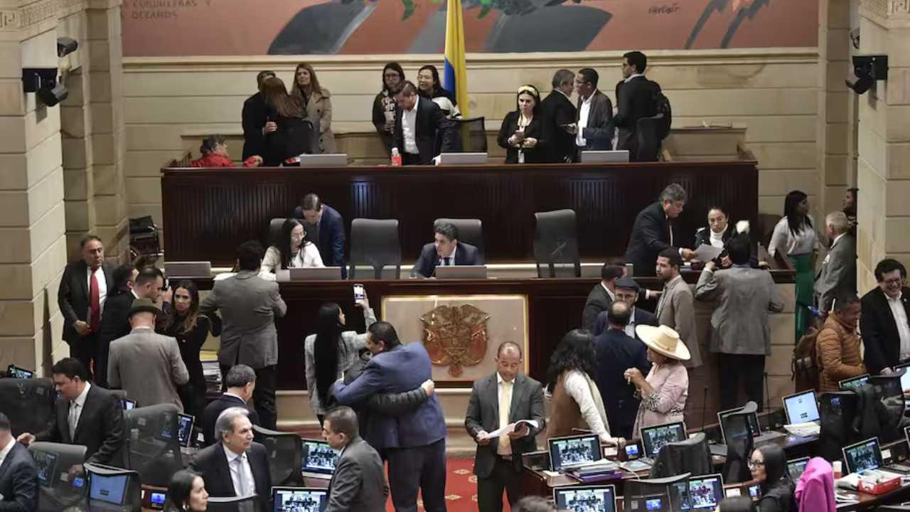 La determinación se conoció en un momento de alta actividad política. Foto: