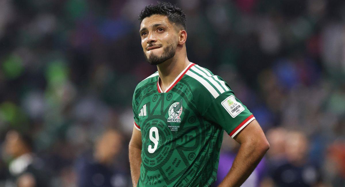 Raúl Jiménez fue el encargado de marcar el gol del descuento, que llegó a ilusionar a los mexicanos. Foto: EFE